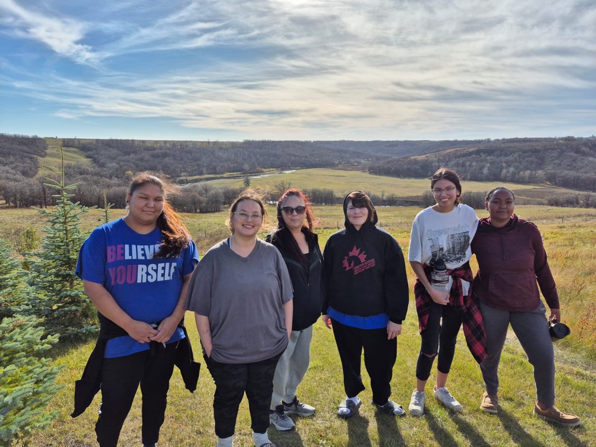 teenchallengeCC's tweet image. A perfect day for a walk to the valley! 🌤️ The ladies at our Brandon Women’s Campus enjoyed time together, taking in the fresh air and the beauty of God’s creation.

teenchallenge.tc

#freedomfromaddiction #hopewithinreach