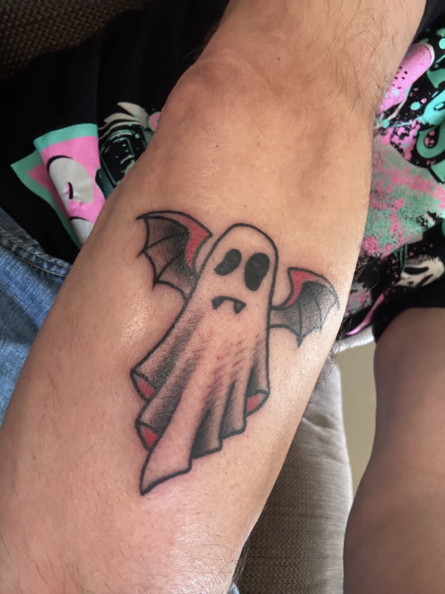 Happy Halloween everyone! I hope y’all have a great one! Meet my new buddy👻🦇🎃