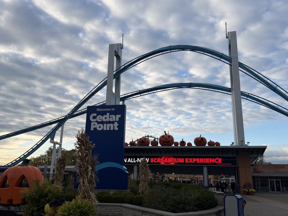 FUNFoodBlog's tweet image. Never actually been here on Halloween, for what may be our final visit of the season.