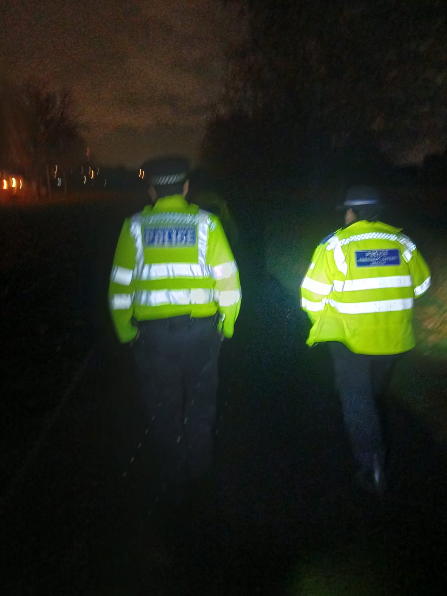 MPSNorburyPark's tweet image. Tonight Norbury Park SNT were out being a visible presence making sure everyone was keeping safe and enjoying this Halloween night. 
Also giving out safety advice leaflets to everyone. 

Happy Halloween 🎃

#NorburyPark 
#MPSCroydon 
#MyLocalMet