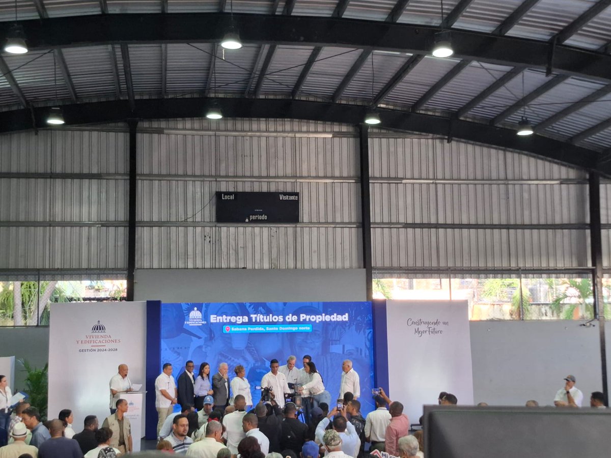 InformativosTA's tweet image. Presidente Abinader y ministro Bonilla entregan 551 títulos de propiedad en Sabana Pérdida

Más detalles en el link
informativosta.com.do/2025/10/31/pre…

#Presidente #Titulo #Sabanaperdida