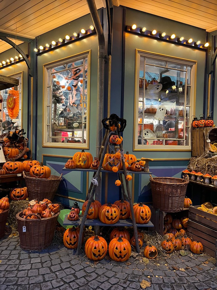 Bopsical's tweet photo. Spooky season https://t.co/4XZQyGX4kl