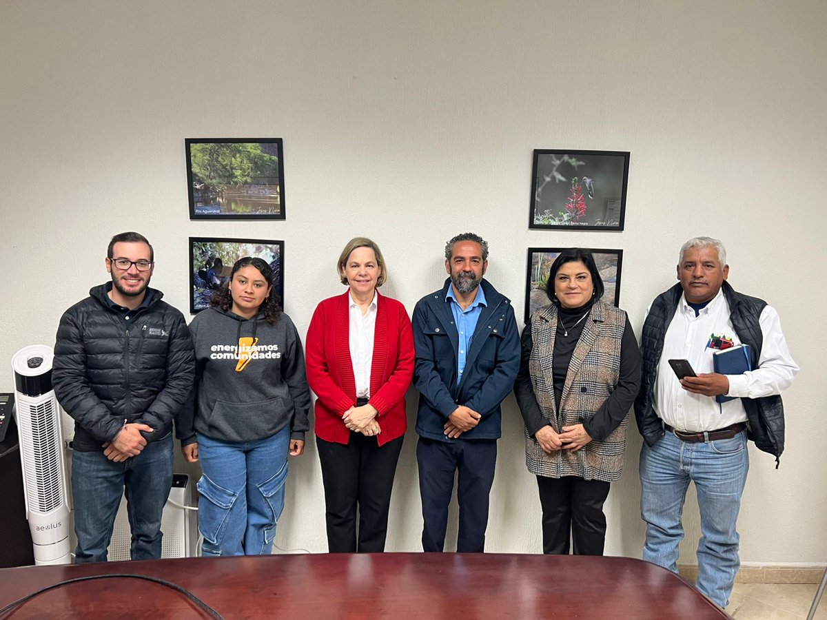 Amigos de la Sierra A.C. sostuvieron una reunión de trabajo con la Secretaria Susana Estens, para fortalecer la colaboración entre sociedad y gobierno en acciones de restauración ecológica, reforestación y control de incendios forestales.
#CoahuilaPaDelante #APasosDeGigante
