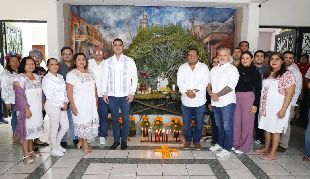 El ICATQR celebra la vida y las tradiciones con la presentación de su Altar de Muertos. #UnidosParaTransformar 
<a href="/MaraLezama/">Mara Lezama</a>