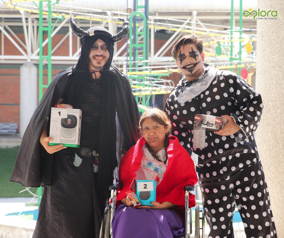 ExploraLeon's tweet image. ¡Explora se llenó de terror! Nuestro personal se disfrazó para celebrar este día lleno de diversión y sustos. 
Estamos listos para recibirte y verte disfrutar de un Halloween al estilo Explora llena de ciencia.