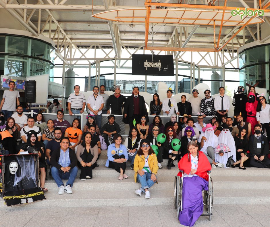 ExploraLeon's tweet image. ¡Explora se llenó de terror! Nuestro personal se disfrazó para celebrar este día lleno de diversión y sustos. 
Estamos listos para recibirte y verte disfrutar de un Halloween al estilo Explora llena de ciencia.