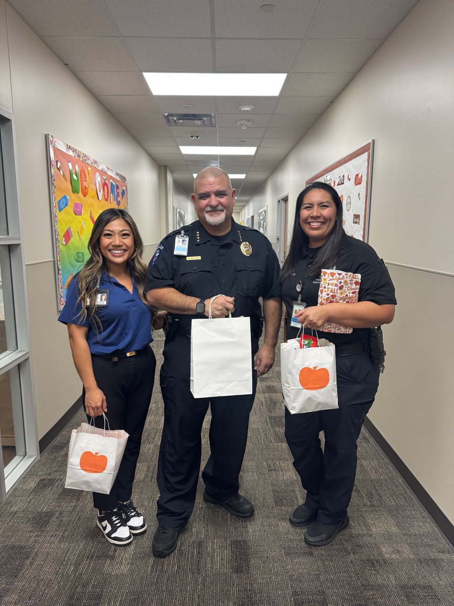 ATranLPC's tweet image. A fa-boo-lous Friday afternoon trick-or-treating with @CFISDPDMHIT @CFISDPDChief Officers and K9s @LamkinLeopards @CyFairISD 🎃 It was an extra special treat visiting the counselors’ wellness &amp;amp; self-care space 🫶🏽