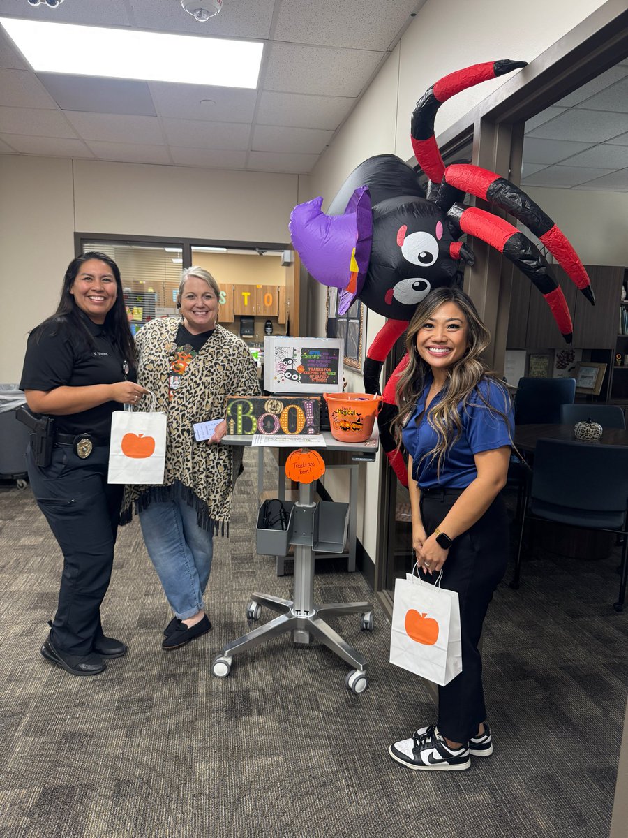ATranLPC's tweet image. A fa-boo-lous Friday afternoon trick-or-treating with @CFISDPDMHIT @CFISDPDChief Officers and K9s @LamkinLeopards @CyFairISD 🎃 It was an extra special treat visiting the counselors’ wellness &amp;amp; self-care space 🫶🏽