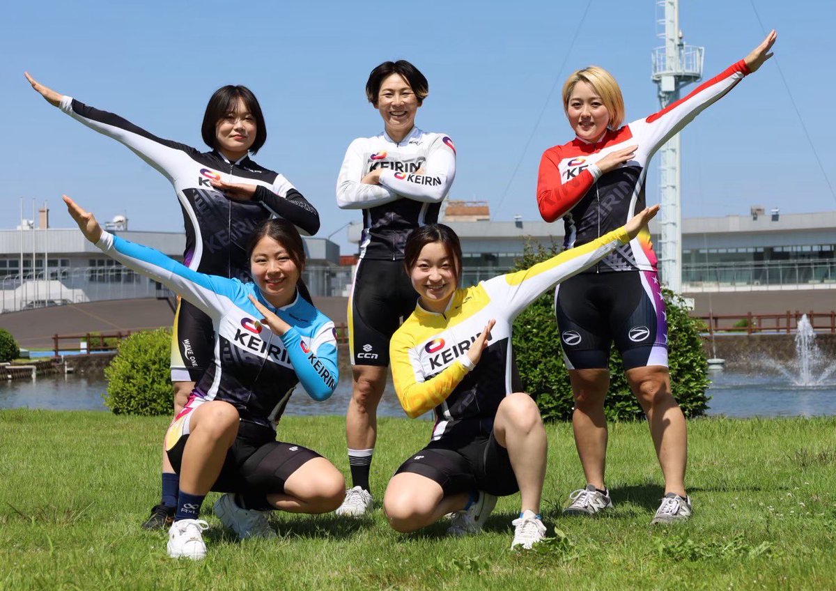 ✨フォロー&amp;リポストキャンペーン✨

小坂知子選手　宮地寧々選手　
増田夕華選手　宇野紅音選手　
伊藤木々音選手から
抽選で各5名合計25名様に
オリジナル年賀状が届く
スペシャルなプレゼント🩷
　
①<a href="/KeirinGifu2025/">岐阜けいりん【公式】</a>  をフォロー
②この投稿をリポスト

締切は11月8日
当選はDMでご連絡致します🤗