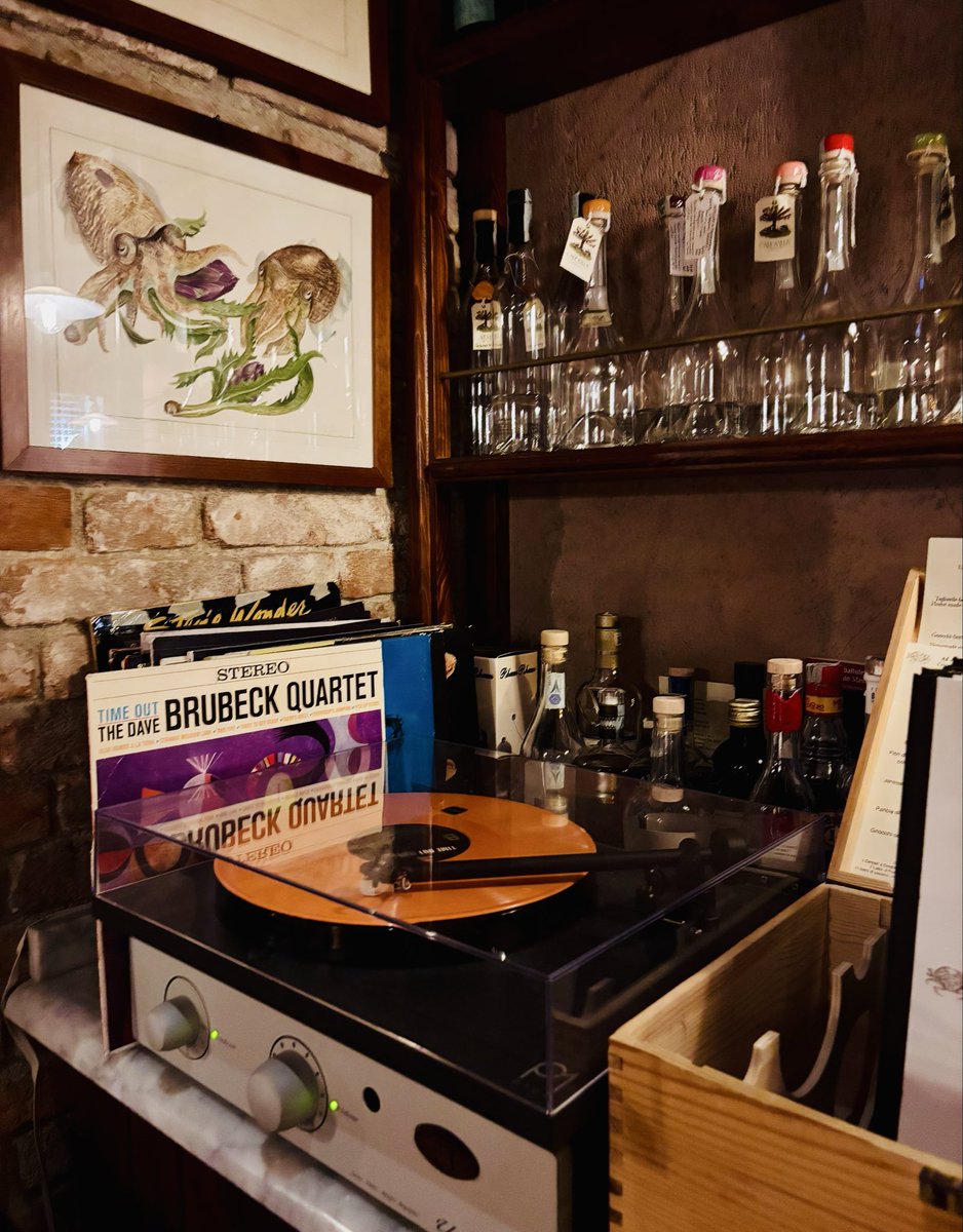 AngelaK1990's tweet photo. The restaurant decks #vinyl #oldscool #jazz #venice https://t.co/sL5j9CypuB