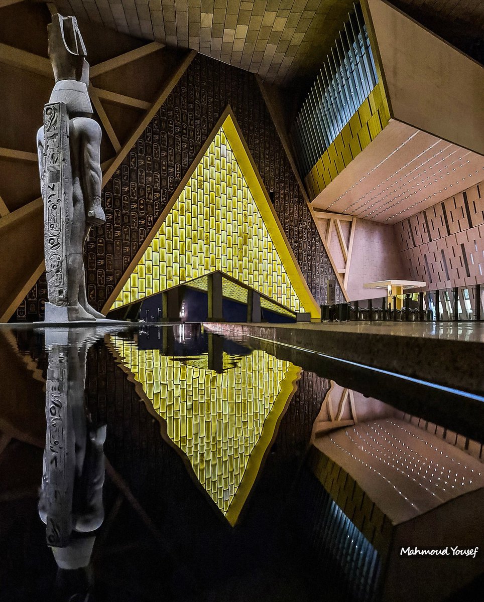 MostafaAlasar's tweet image. ألف مبروك للمصريين افتتاح المتحف المصري الكبير.. ولكن...

في شوية نقاط مهمة وتساؤلات محتاجين نتكلم فيها ونفتكرها كويس:

- بدأت فكرة المتحف في عهد مبارك، باقتراح من وزير الثقافة وقتها فاروق حسني، وبدأت عملية التنفيذ في ٢٠٠٥، مرورًا بآخر سنوات نظام مبارك والثورة والمشير طنطاوي…