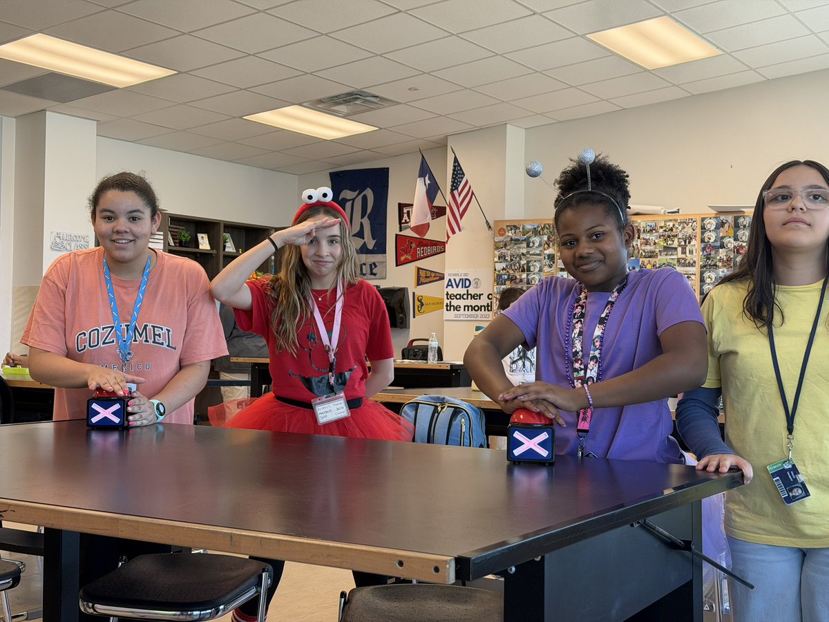 WLMS_AVID's tweet image. Costume day is my favorite day of the year! Halloween trivia was a hit and my memory was cleared so I’m glad that I have photo evidence.