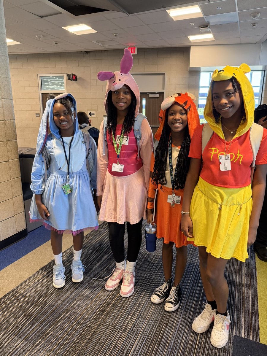 WLMS_AVID's tweet image. Costume day is my favorite day of the year! Halloween trivia was a hit and my memory was cleared so I’m glad that I have photo evidence.