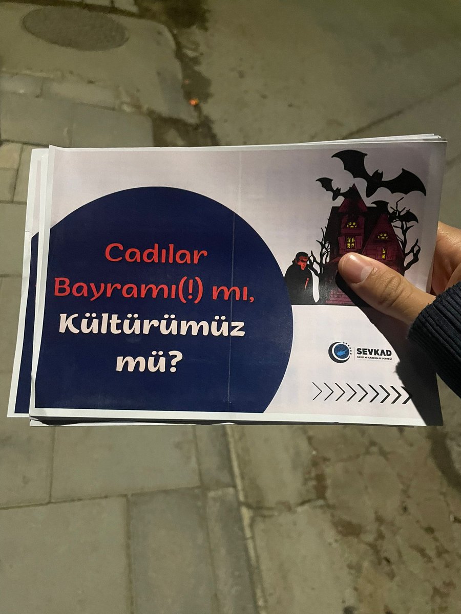 Sokak sokak hatırlatmak istedik... “Bu milletin külüne üflesen, altında iman çıkar.” 
Unutma genç kardeşim;
senin özün tertemiz, yolun aydınlık.