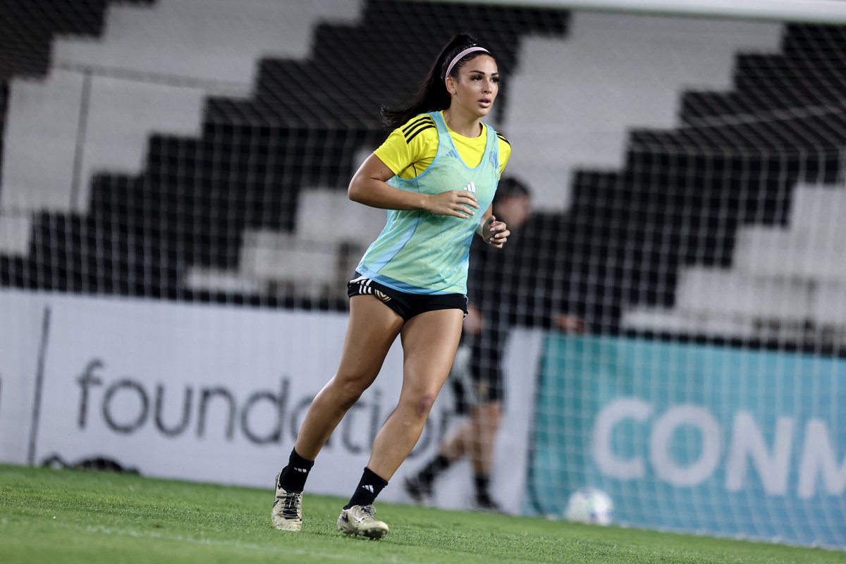 SoniaONeill_'s tweet photo. Agradecida y feliz de volver🥹❤️🇻🇪 Después de tener mi hija hice mucho sacrificio y trabajo para llegar a este momento 🙏🏼 De volver en más forma y con más ritmo que antes no fue fácil pero todo ha valido la pena. Disfrute cada momento y seguimos trabajando para lograr el sueño 🙏🏼 https://t.co/VPU1djRY6t