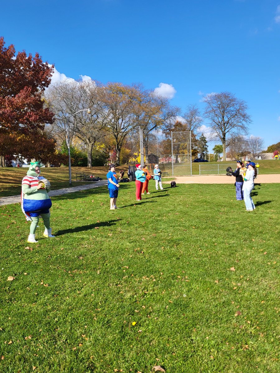 MtMarySoftball's tweet image. HAPPY HALLOWEEN🥎💙🎃👻