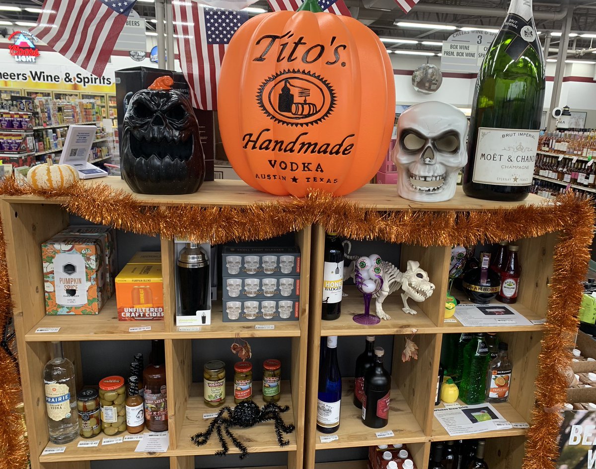 cheersmn's tweet photo. No tricks, just treats.  HAPPY HALLOWEEN! https://t.co/vefN5MsTh5