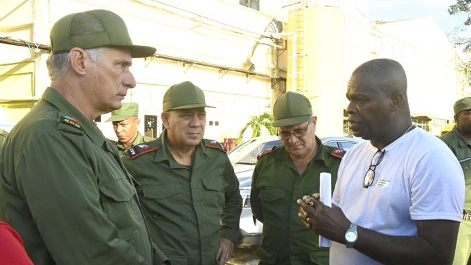 Esta jornada en Santiago de #Cuba y Guantánamo junto a <a href="/DiazCanelB/">Miguel Díaz-Canel Bermúdez</a> fue crucial para agilizar soluciones a las afectaciones que dejó el #HuracánMelissa. También vimos que se trabaja sin perder un minuto y ratificamos que saldremos adelante sin dejar a nadie atrás. #FuerzaCuba