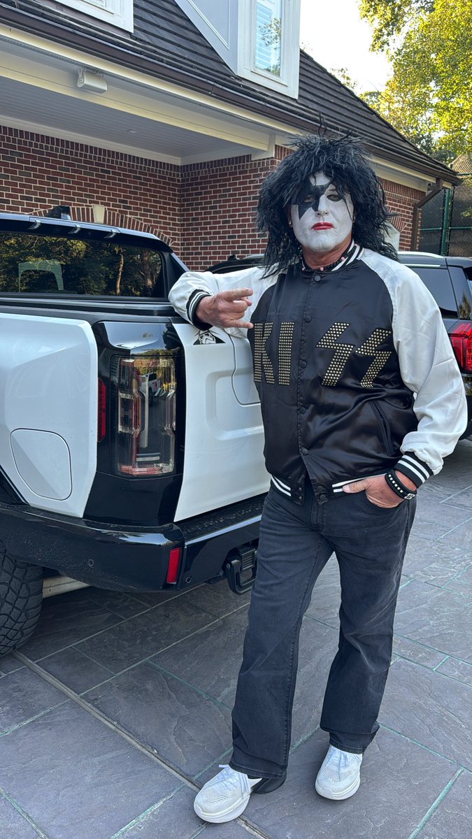rogerclemens's tweet image. Happy Halloween - KISS Edition @kiss