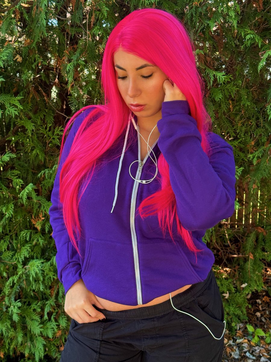 so i put my headphones on, listen to my favorite song ‧₊˚♪ 𝄞₊˚⊹