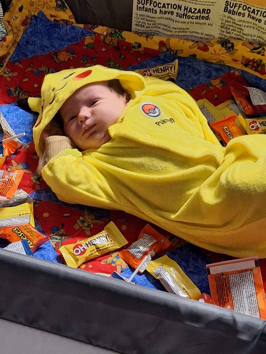 Maverick0442's tweet photo. My little cutiechu’s first Halloween!

(Candy only for photo purposes, not left in his bassinet afterwards!) https://t.co/fUFd7N2VZ5