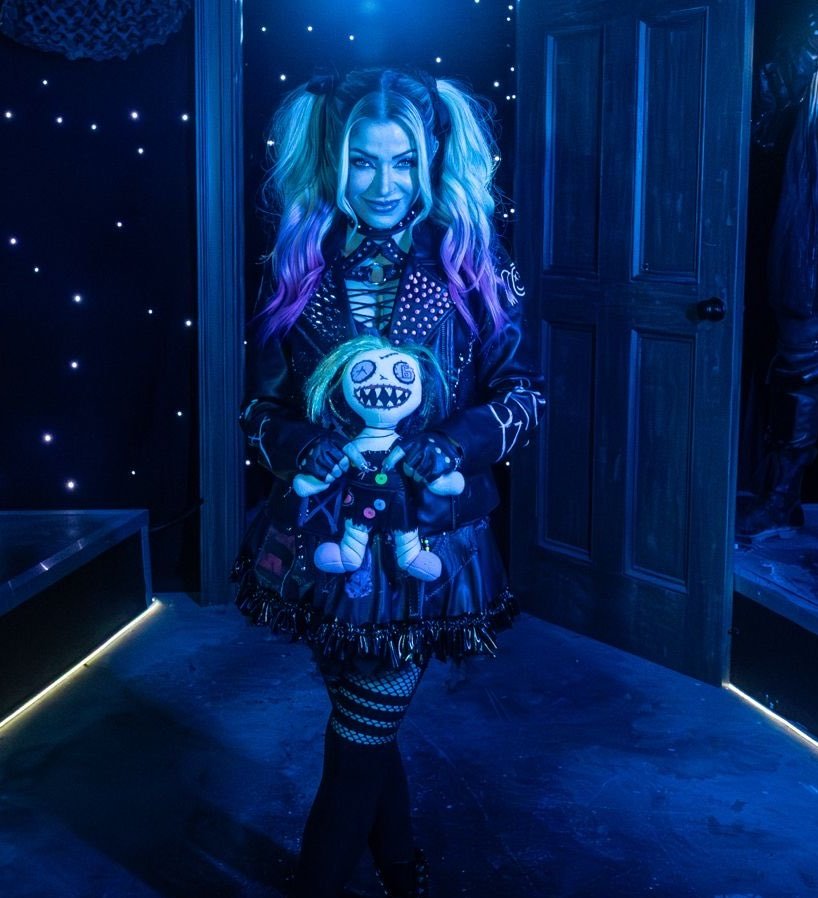 AlexaDaGOAT's tweet photo. @WWE Don't forget when Alexa Bliss went to The Wyatt Sicks haunted house too https://t.co/mR1hmjWpD8