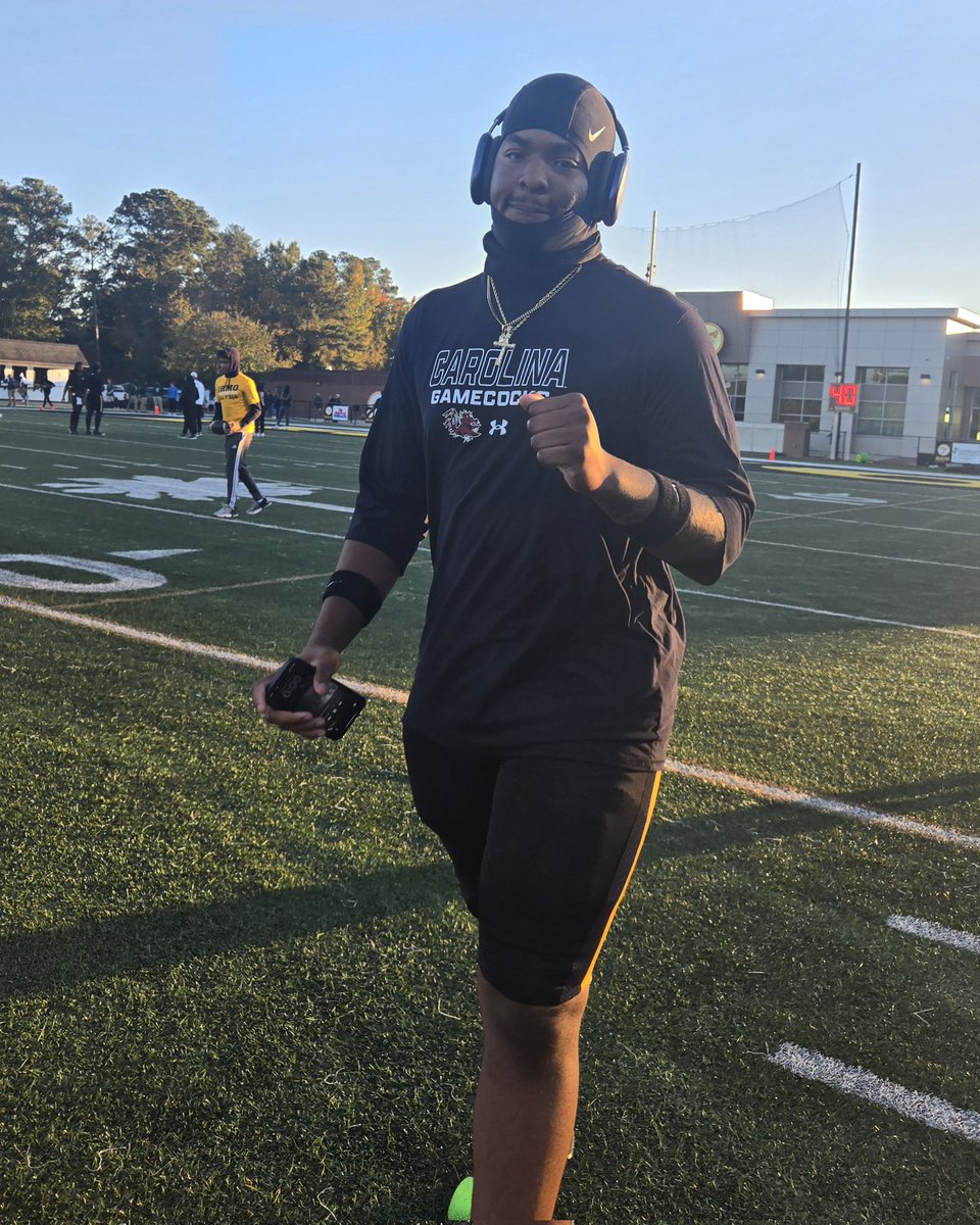 LouatTheState's tweet image. , @Irmo_Football OL Nate Carson @natecarson09 rocking a #Gamecocks shirt. Visited there last week. Carson going Nebraska tomorrow for visit for the Southern Cal game.