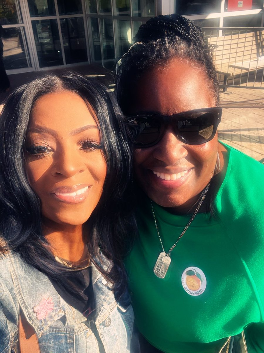 Of course I bumped into a Chapter Soror at the polls today! We show up, we lead, we vote. ✅🩷💚🙌🏽 #Vote #AKA