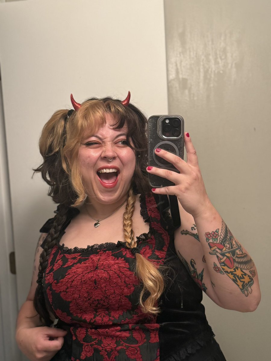 low effort whatever im gonna go see some bands and my friends happy halloween 👹🎃👻