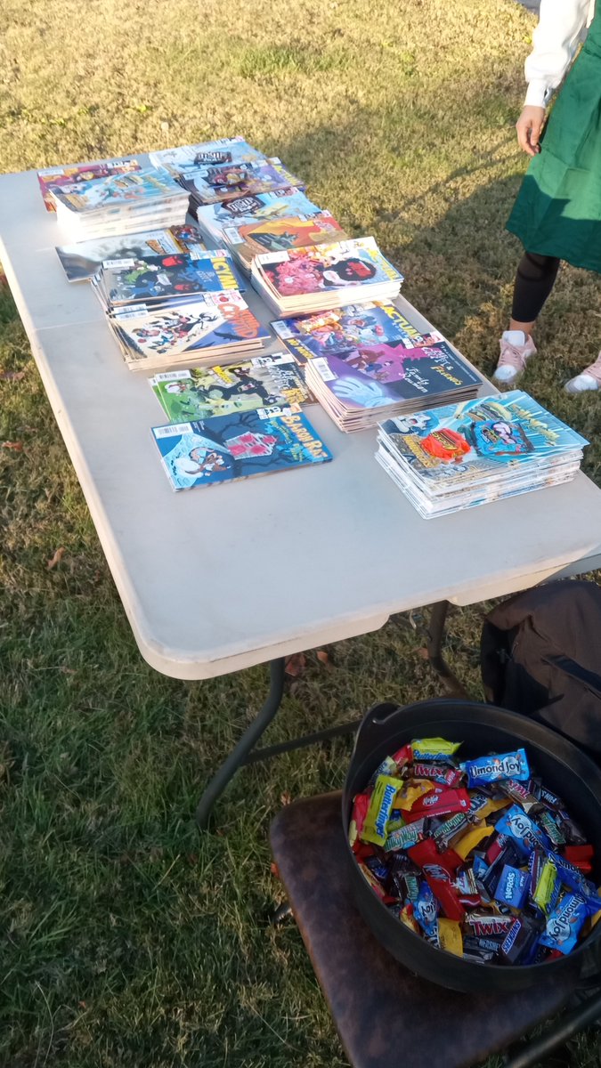 CatalyticComics's tweet image. Trick or treaters are on their way. Already had several kids excited to read #indiecomics 

Happy Halloween 🎃