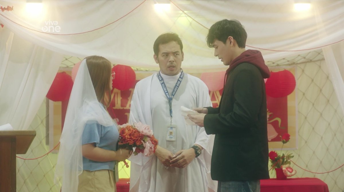inxiaomnia's tweet image. arkin looking at via w so much love in his eyes, bought her a ring, prepared his wedding vows, then proudly shows off their marriage cert to everyone despite knowing that its not real— best boy indeed 🥹🧡🙌🏼

VIARKIN KASALAN
#GSOT #GSOTHappyCrush #BeaBinene #WilbertRoss #ViArkin