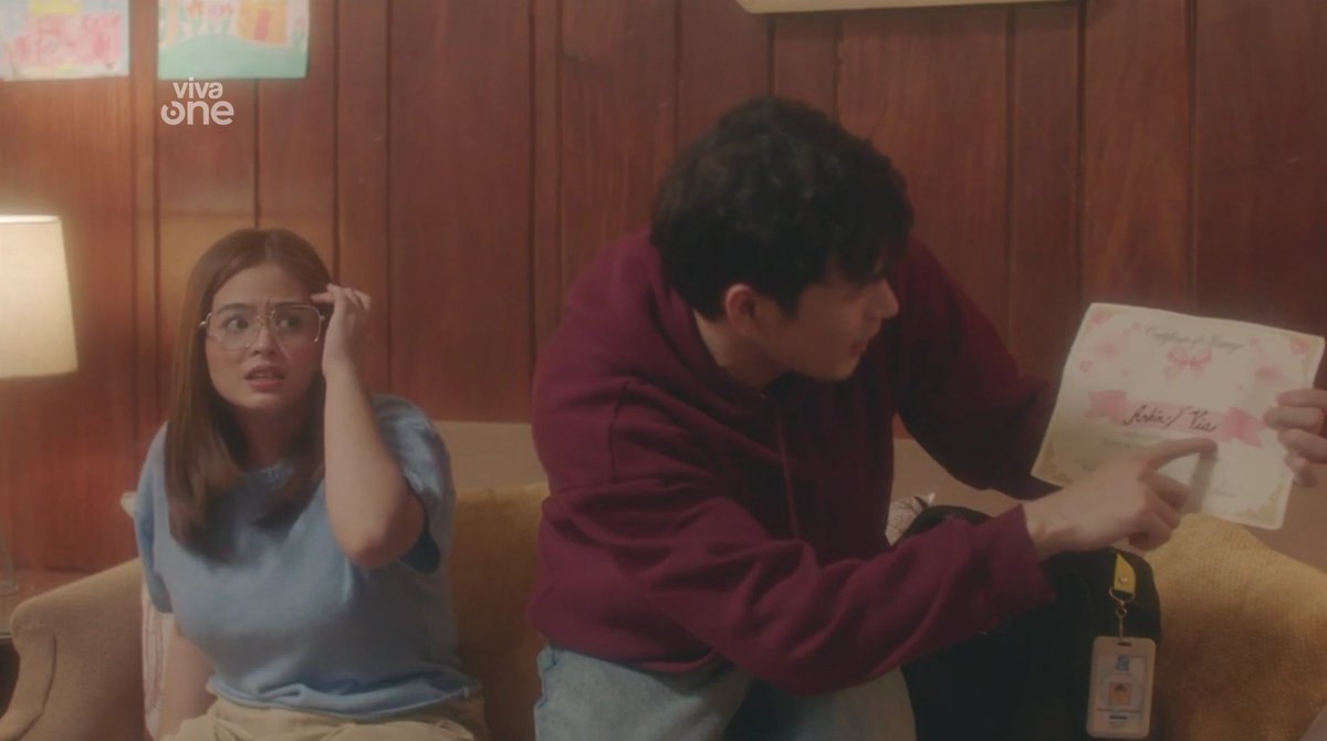 inxiaomnia's tweet image. arkin looking at via w so much love in his eyes, bought her a ring, prepared his wedding vows, then proudly shows off their marriage cert to everyone despite knowing that its not real— best boy indeed 🥹🧡🙌🏼

VIARKIN KASALAN
#GSOT #GSOTHappyCrush #BeaBinene #WilbertRoss #ViArkin