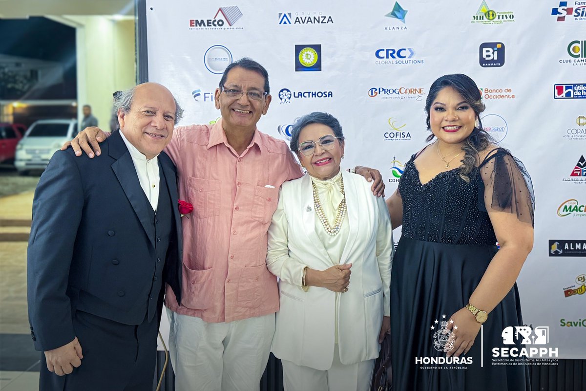 SECAPPH's tweet image. #SecapphInforma | 🧡🎹 En el marco del concierto de gala por el 80 aniversario de la Escuela Nacional de Música Victoriano López, la secretaria de Estado, @avo_anna, recibió un reconocimiento por su invaluable apoyo y compromiso con el desarrollo artístico de la juventud…