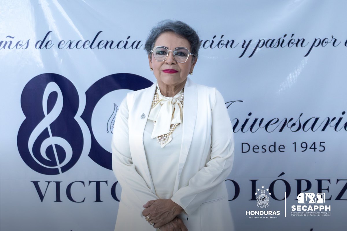 SECAPPH's tweet image. #SecapphInforma | 🧡🎹 En el marco del concierto de gala por el 80 aniversario de la Escuela Nacional de Música Victoriano López, la secretaria de Estado, @avo_anna, recibió un reconocimiento por su invaluable apoyo y compromiso con el desarrollo artístico de la juventud…