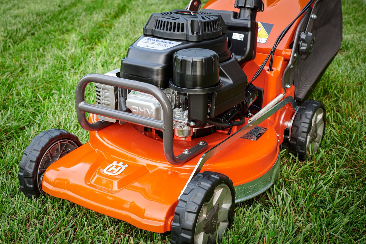 Contact our North Battleford branch for some BLOWOUT prices on Husqvarna lawn mowers!

There are only a few units left! 👀

#redheadequipment #growbuildhaul #husqvarna