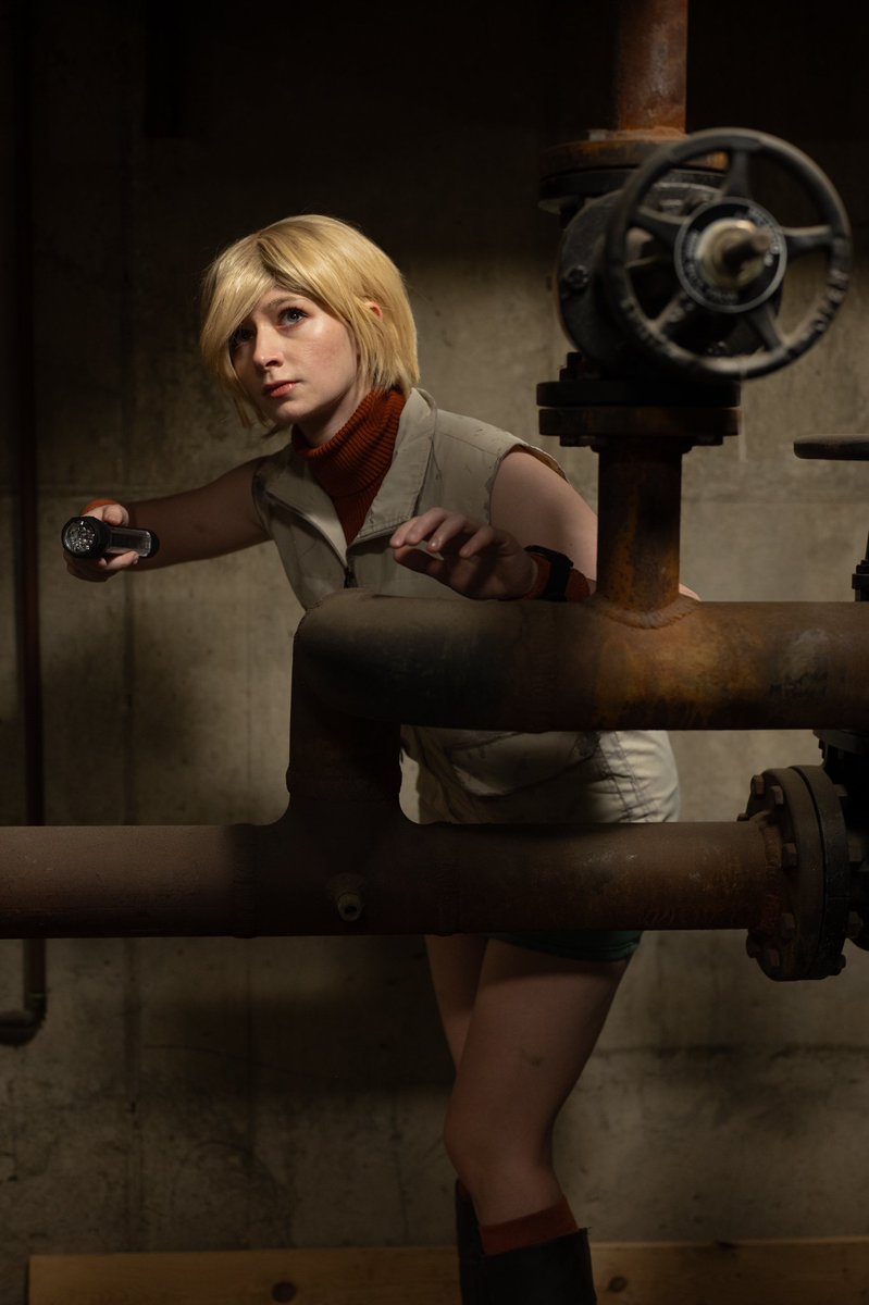 NeverendingOri's tweet photo. In my restless dreams...
HAPPY HALLOWEEN EVERYBODY! 🎃 Here are the two cosplays I put together for spooky season this year! #silenthill #silenthillnurse #cherylmason #silenthillcosplay https://t.co/8TC9S55zkL