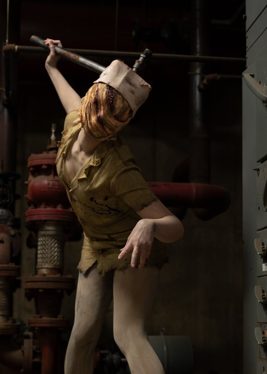 NeverendingOri's tweet photo. In my restless dreams...
HAPPY HALLOWEEN EVERYBODY! 🎃 Here are the two cosplays I put together for spooky season this year! #silenthill #silenthillnurse #cherylmason #silenthillcosplay https://t.co/8TC9S55zkL