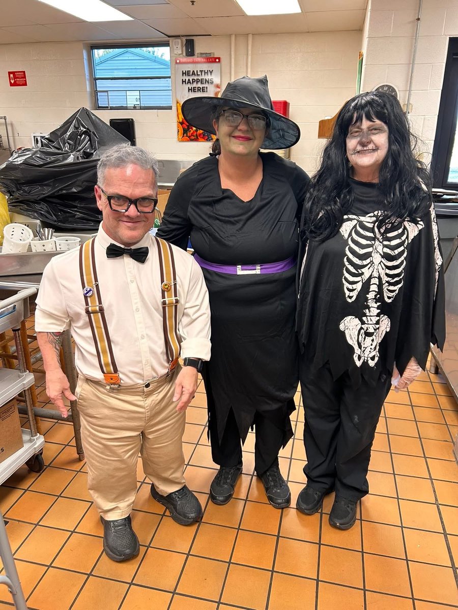 OESCards's tweet photo. Today was a fun-filled Halloween. Staff and students wore great costumes and the classroom parties were awesome! https://t.co/bxdP5P1s3y
