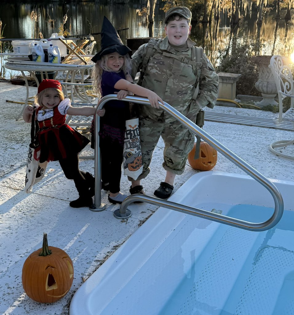 ChestnutTim's tweet image. Happy Halloween!!!!👻🎃