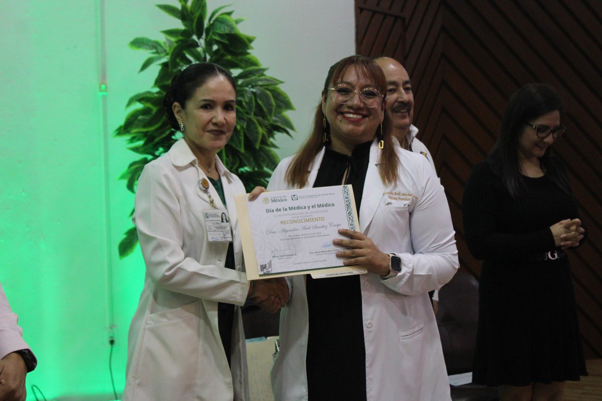 IMSSCDMXNorte's tweet image. En el #IMSSCDMXNorte reconocemos la labor de más de 8,300 médicas y médicos que, con compromiso y vocación, cuidan la salud de la derechohabiencia. 👩🏻‍⚕️👨🏻‍⚕️

¡Gracias por su entrega diaria y profesionalismo que fortalece la atención en nuestras unidades! 

#OrgulloIMSS 🌟🩺