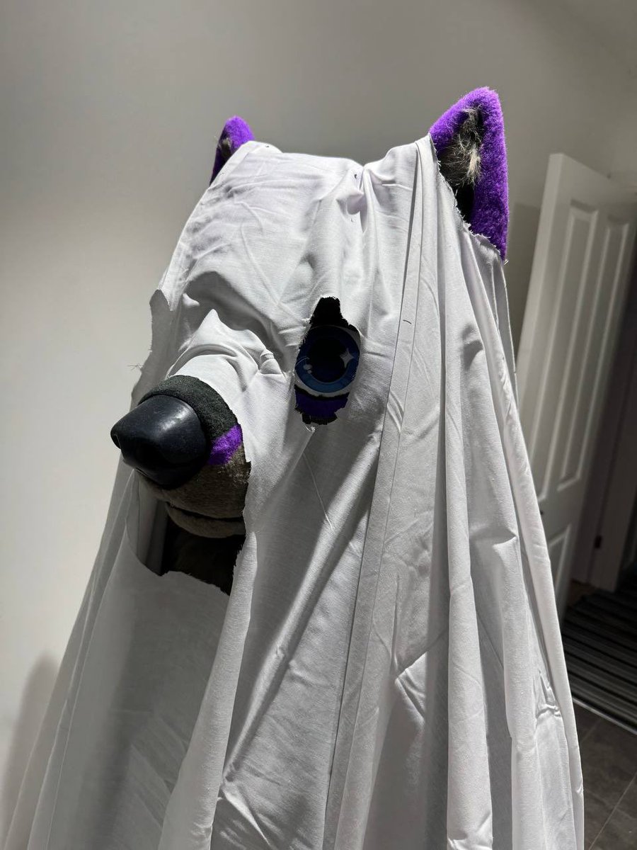 Happy #FursuitFriday and Halloween!!