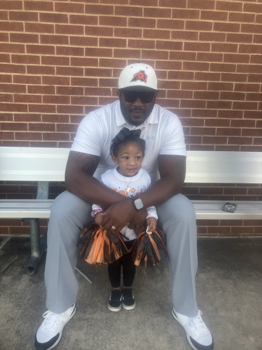 CoachHodge29's tweet photo. Happy Halloween 🎃 🎃🎃 from the Bearcat Secondary!!!! Victory 73-0…@LamelSwanson @Kamron_hall2 @alex196_2 @LockdownAkaHall @RecruitAledo @AledoHFC https://t.co/UZ3l5GVbER