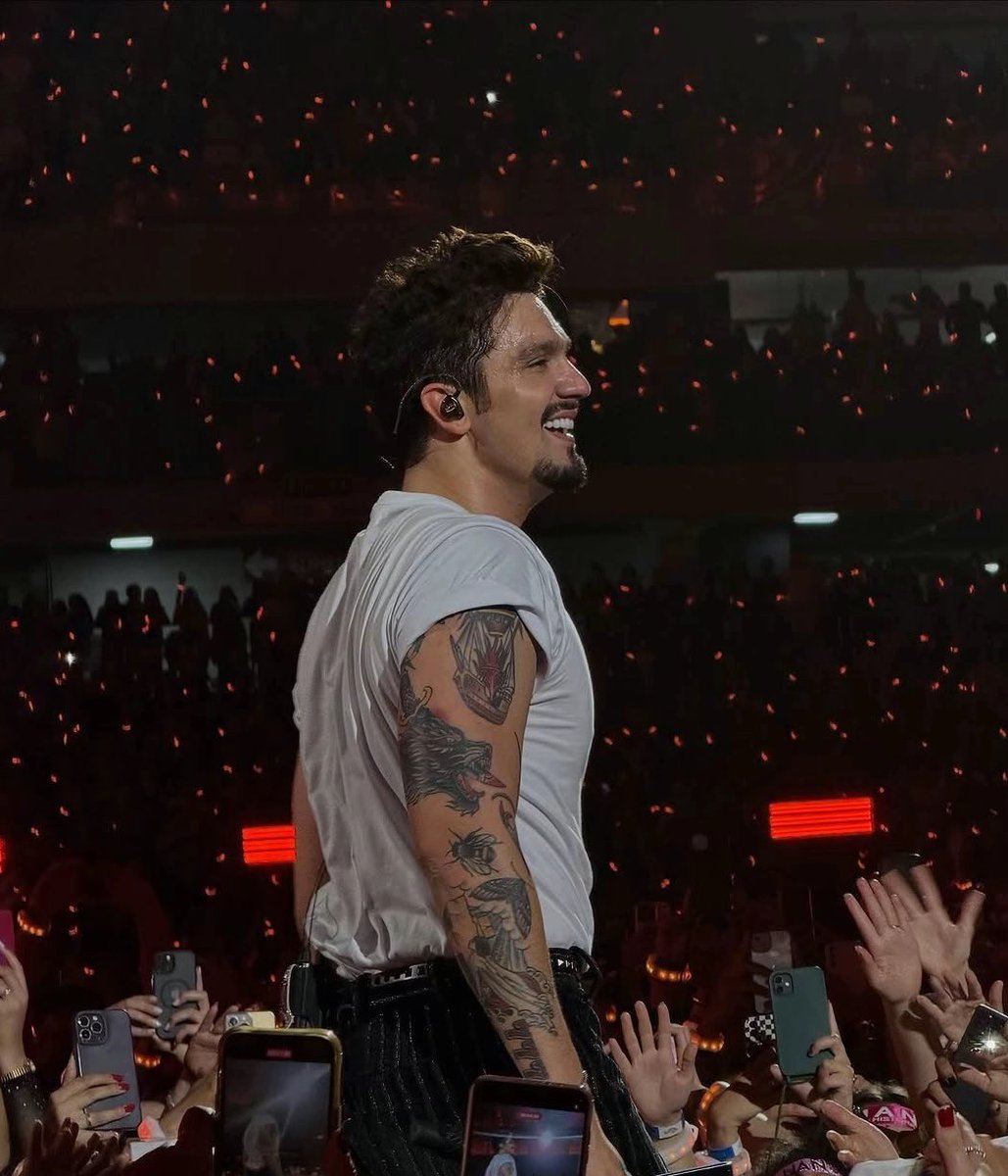 vcmecoloriuls's tweet image. to apaixonada nessa foto 🥹