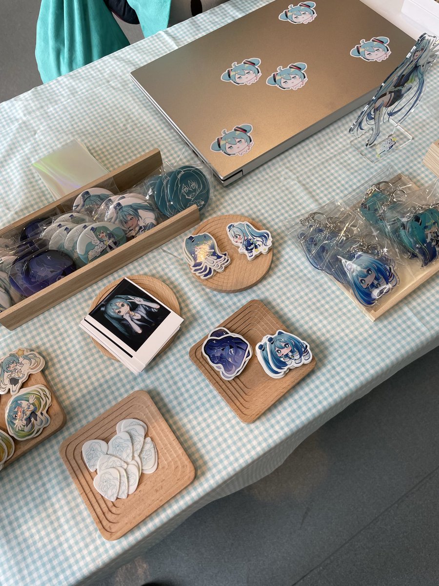 MIC_NUART's tweet image. 🚀2025 日芸祭 企画紹介🚀

『Starlight Miku Live 』

Starlight Miku Liveの物販スペースです！

📍南棟 5階 階段前

ライブは11月2日(日)16:15から大ホールにて開催しますので是非ご来場ください♪

(2日は14時以降大ホール前となります)
11/1,3のみ