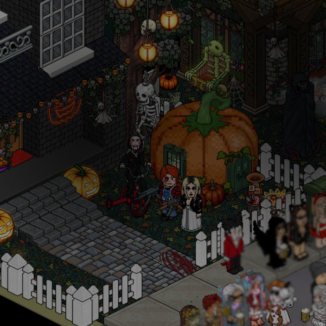 radohabblet's tweet image. GOHabblet: SOMBRAS EM PAR 
Nick: Ra e Mc

Inspiração: Chucky e Tiffany de “O Filho de Chucky”

@GOHabblet 
#HalloweenNaGO