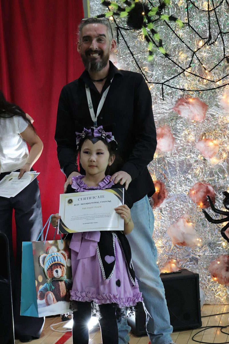 хөөрхөнөө минь , ээж аав 2 нь бэлдээд л байсан кккк