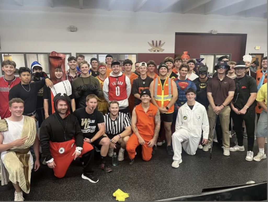 Getting in that Halloween lift today. 
#SwordsUp⚔️