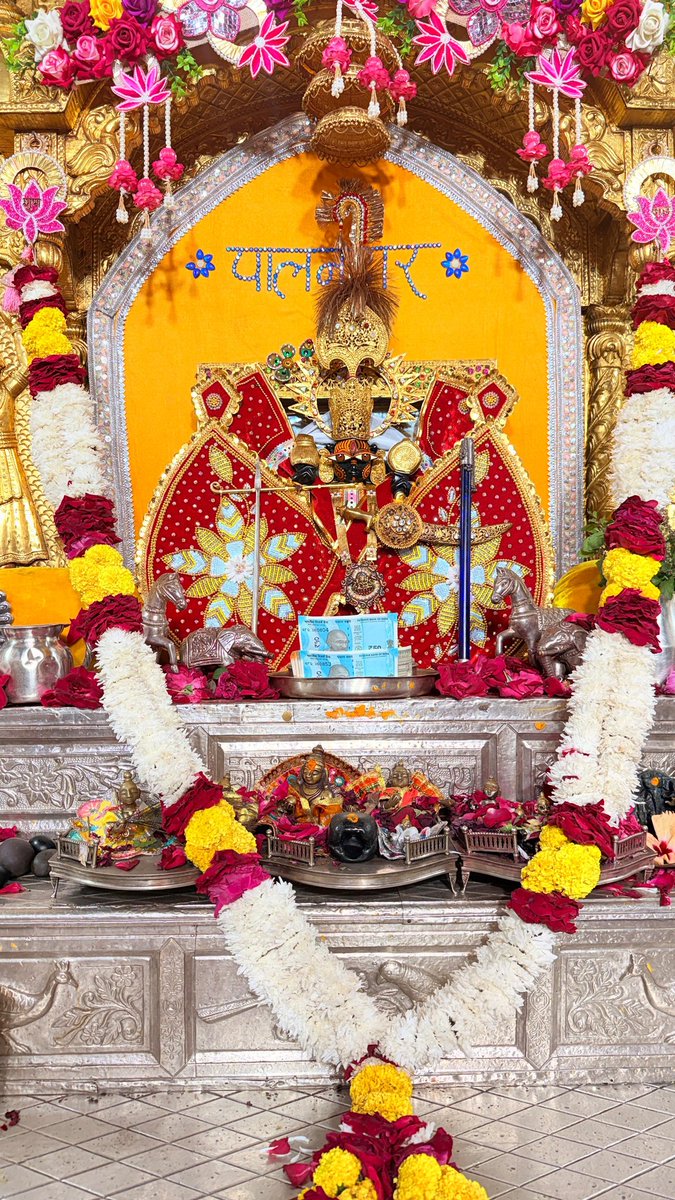 KapilShrimali's tweet photo. श्री सांवलिया सेठ की जय (आज के दर्शन)  01 नवंबर https://t.co/r2Q6GY6ljc