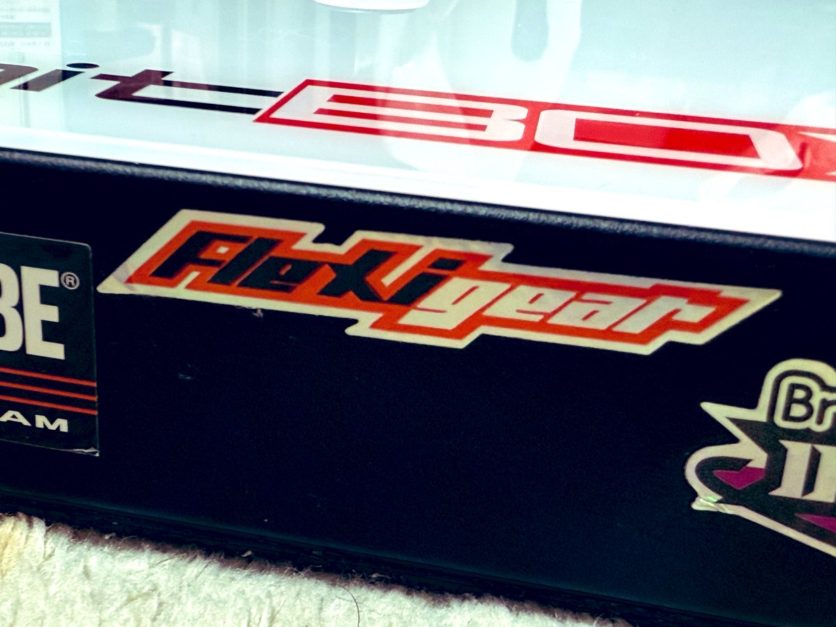 TWIN_SuperSport's tweet photo. #FlashTap とナイロンキャップ、すごく感触がいい。ナイロンキャップの形状が良いせいか、
"左指を沿わせてる時の安定感の高さ"
が、これまで使ってきたどのボタンよりも良い!
心持ち昇龍のコマンド(弾き入力)もしやすくなった感ある。
おススメっすわこれ。 https://t.co/vQx8ijWSkd