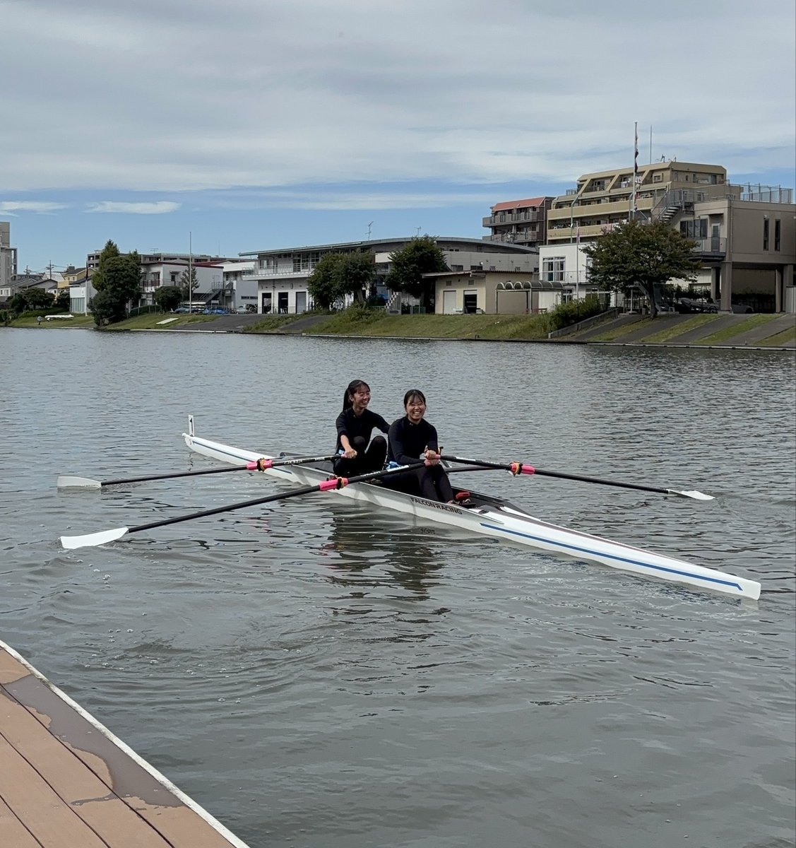 【全日本新人選手権】
女子ダブルスカル敗復

先ほど、女子ダブルスカルの鈴木、外山が蹴り出しました！

発艇時刻13:04(敗復4組)
レーン
1　名古屋工業大学 ★
2　日本体育大学B
3　北海道大学

応援よろしくお願いします！💪